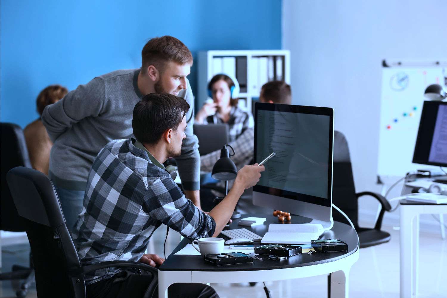 チームの協力と変革のイメージ